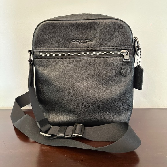 Coach Flight Messenger Crossbody Men’s Black Pebble Leather Bag C2057-F68014 EUC - Picture 1 of 11